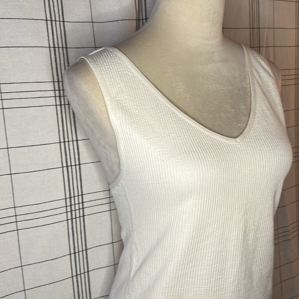 Old Navy Ribbed Tank - Picture 3 of 8